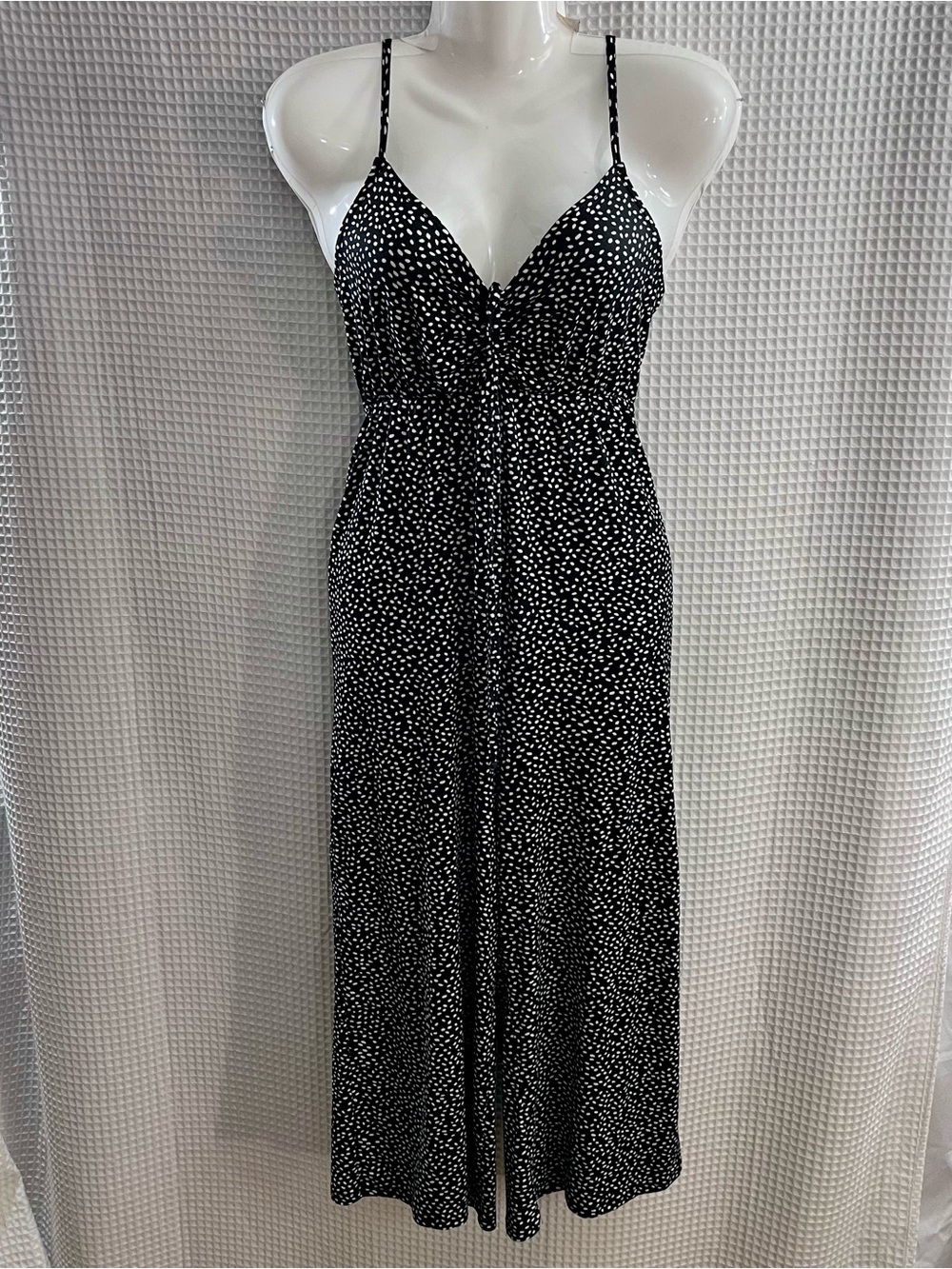 Sweet Storm Black and White Spotted V-Neck jumpsuit size medium